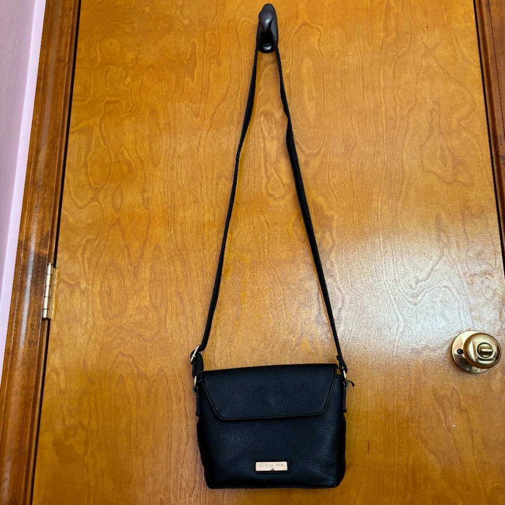 London Fog Black Shoulder Bag 9"x7"x2.5"‎ - Picture 2 of 16